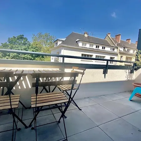 Vue Imprenable Sur Le Chateau De *