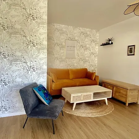 Vue Imprenable Sur Le Chateau De *