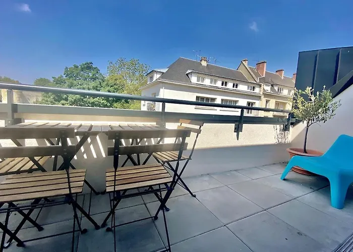 Vue Imprenable Sur Le Chateau De *